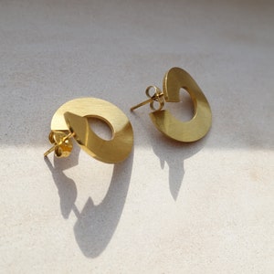 Twisted Circle Stud Earrings, Contemporary Gold Earrings, Irregular Gold Earrings