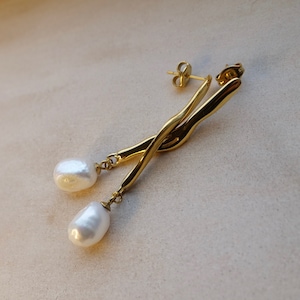 Pearl Drop Earrings, Natural Pearl Contemporary Earrings, Pearl Gold Earrings