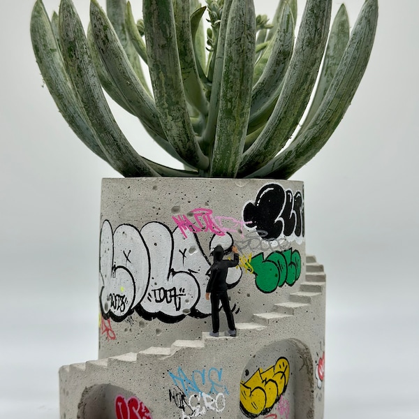 Art Planter / Concrete Planter / Graffiti / Street Art / Architectural Planter / Pop Art / Unieke Planter / Plant Pot / Art Vessel / Hip Hop