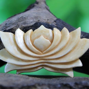 手彫りの蓮の花の骨彫刻ジュエリー製作用品