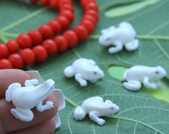 優れた手彫りの愛らしい小さなカエル、天然素材、ジュエリー製作用品