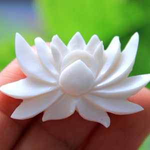 彫刻された骨の蓮の花のカボションペンダントサプライ