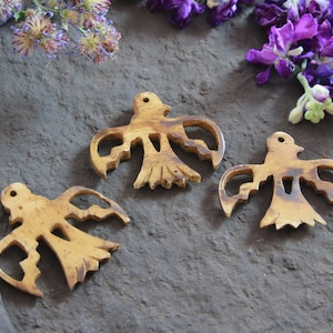 Pendentif Thunder Bird of Prey, aspect antique, os sculpté à la main