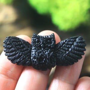 Cabochão de coruja, chifre de touro esculpido à mão, preto, pássaro voador, entalhe, joia orgânica