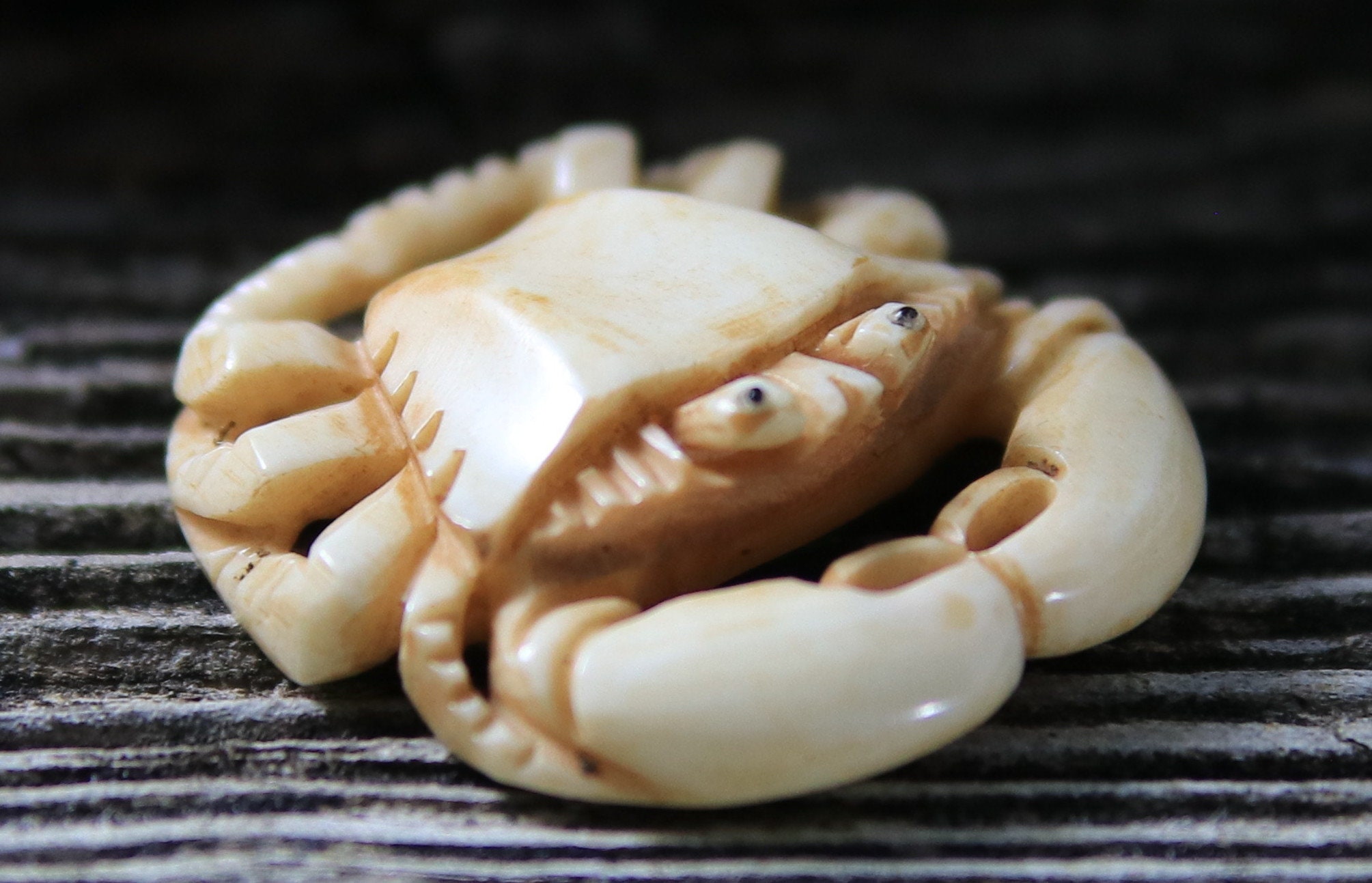 手彫りカニの木彫りオブジェ 手彫りカニの木彫りオブジェ 彫刻・オブジェ