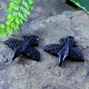 1 Piece Hand Carved Bull Horn Black Raven Pendant
