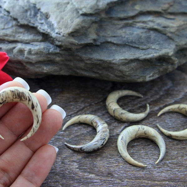 Collar bohemio de media luna con cuerno doble de madera de tamarindo tallado a mano de 30 mm