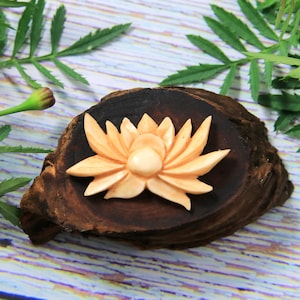 Handgesneden bot lotusbloem cabochon, zelf boren ketting gratis