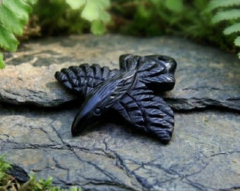 1 Piece Black Raven Pendant, Hand Carved Bull Horn Charm