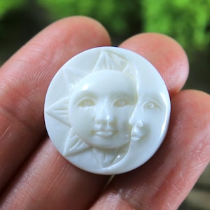 25 mm zon en wassende maan cabochon met open ogen, gesneden buffelbeen platte achterkant camee sieradenvoorraad