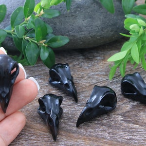 Pingente de chifre de touro esculpido à mão com caveira de corvo preto, cabochão de caveira de pássaro pequeno, 1 peça, 30 mm