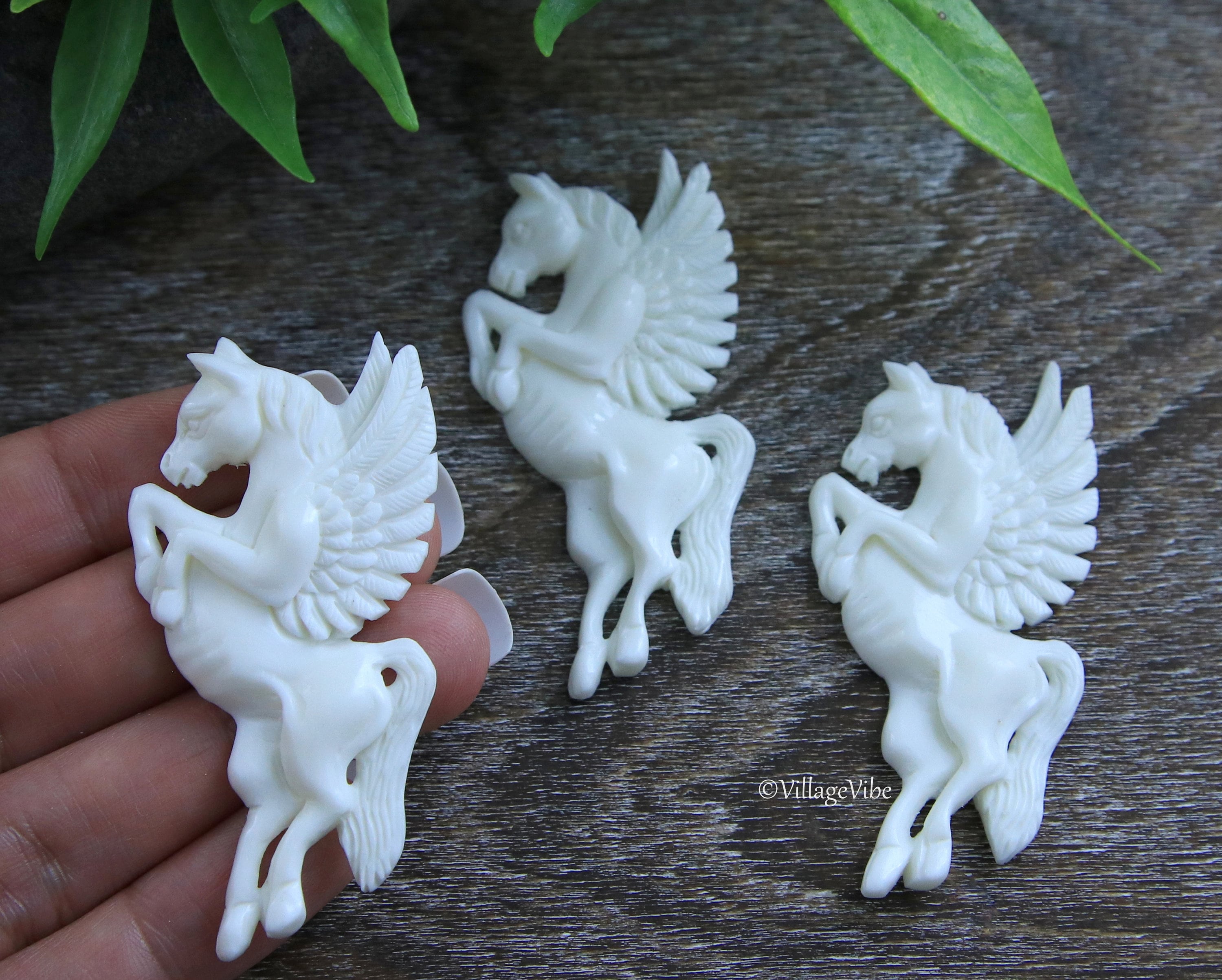 ペガサスの彫刻 空飛ぶ馬 神話の彫刻された骨 アンティーク風 - Etsy 日本