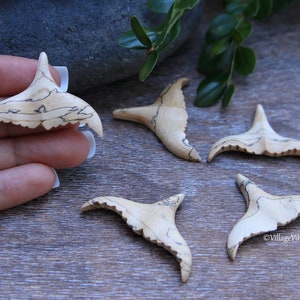 Hand geschnitzte Tamarinde Holz Whale Tail Cabochon Vegan Schmuck machen Versorgung