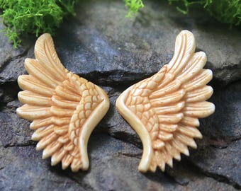 Juego de 2 pendientes colgantes con alas de ángel tallados reversibles con cabujón