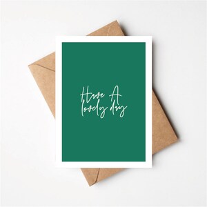Que tengas un día encantador, tarjeta de felicitación, fuente cursiva tipográfica simple, tarjeta mínima, lindo, amigo