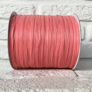 Sombrero De Ganchillo Hilo De Bolsa Hilo De Rafia Hilo De Etsy El hilo sisal es natural, mientras que la rafia es una fibra sintética más fina que nos permite crear un tejido más apretado. etsy