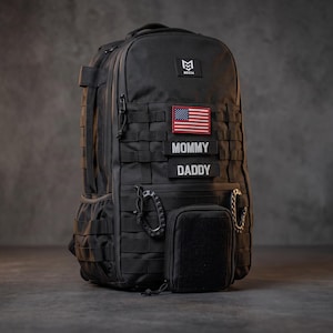 Taktischer Wickelrucksack, schwarze MOLLE-Babytasche mit Wickelstation, personalisiertem Mama-Papa-Aufnäher, Geschenk mit USA-Flagge