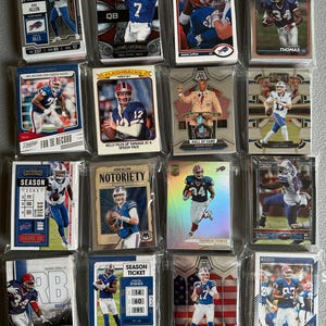 Cartes de football des Buffalo Bills - Sac de 30 cartes des années 80 à aujourd'hui