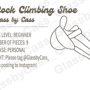 Peut inclure: Un dessin au trait noir et blanc d'une chaussure d'escalade. L'image comprend le texte "Rock Climbing Shoe" et "Glass by Cass". Le texte "Skill Level: Beginner", "Number of Pieces: 9", "License: Personal", et "Credit: Please tag @GlassbyCass_ when posting to Instagram!" est également inclus.