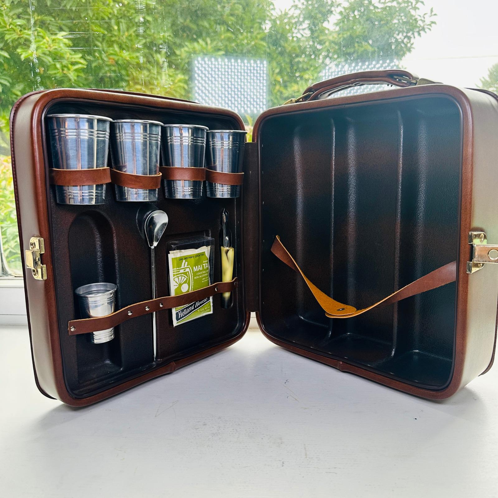 ヴィンテージ トラベルボトル 3本セット レザーケース付き Liquor Travel Kit - Etsy