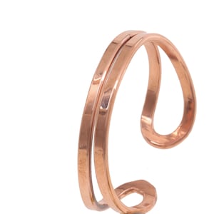Bracelet KENT, made of solid copper hand forged by Munich artist. Ships worldwide free of shipping charges. U04