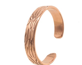 Bracelet LUTON, made of solid copper handmade by an artist in Munich. Embossed with attractive pattern U27
