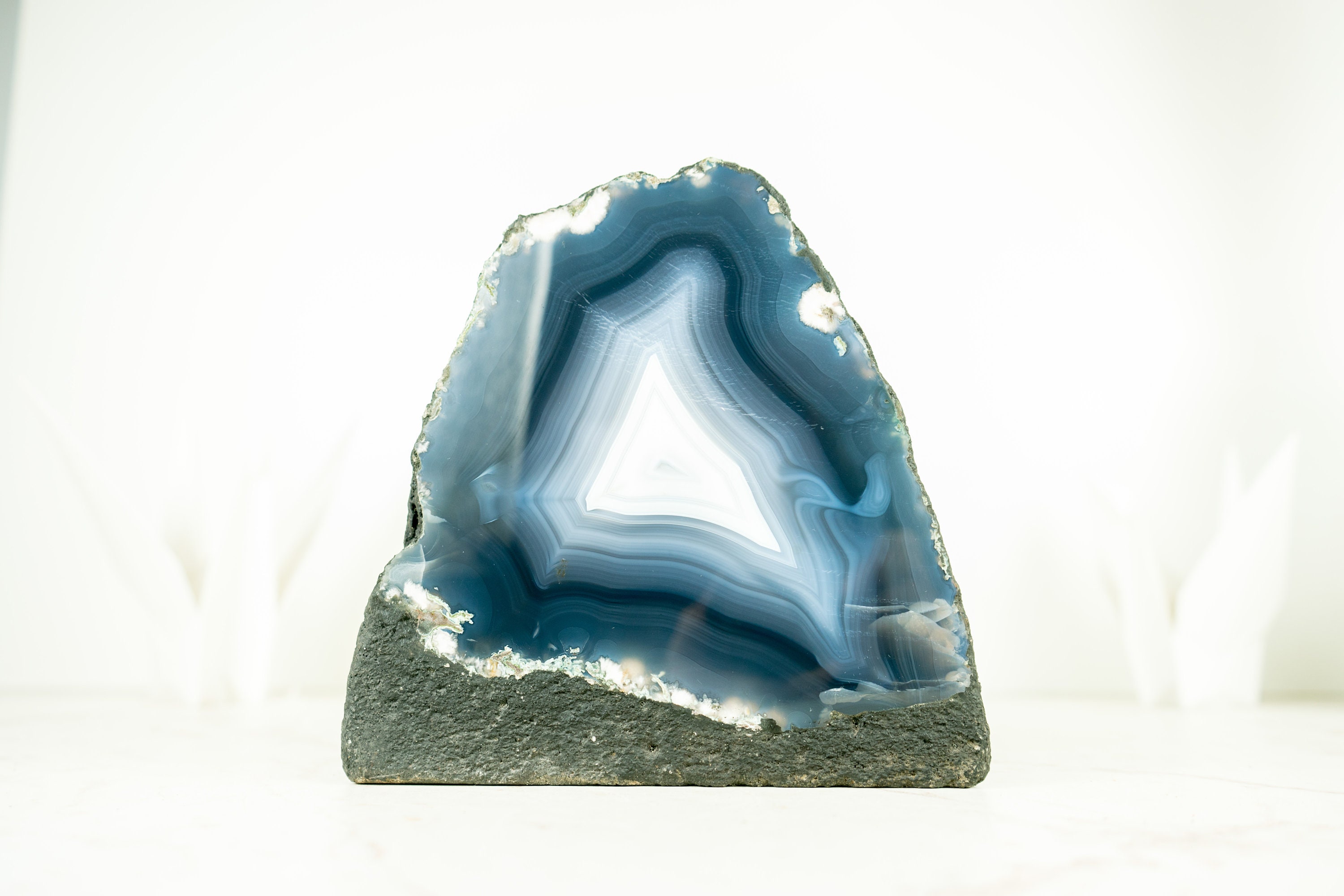 ブルーアゲートジオード 天然の海の青と白の瑪瑙のレースが付いたブルーアゲートジオード