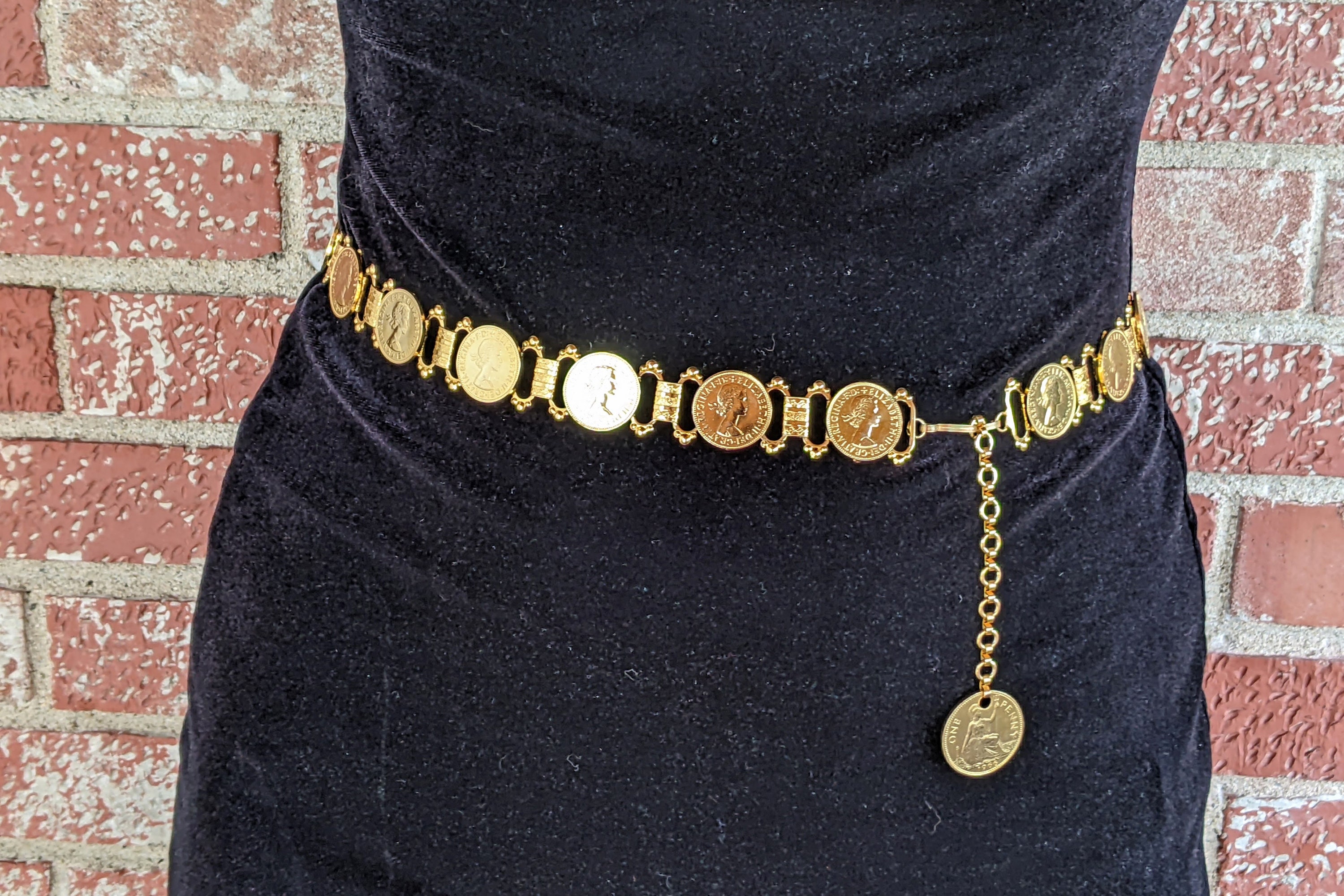 Gold COIN Belt VINTAGE Regina ELIZABETHGI ll Dei Gratia 1967 Penny Coin  Belt with Book Chain Link