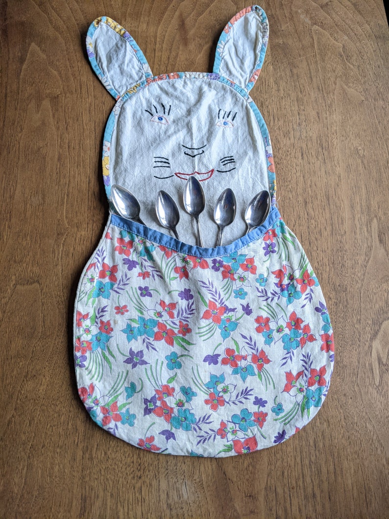 Happy BUNNY Rabbit VINTAGE Clothespin BAG Hand Embroidered 1930/'s