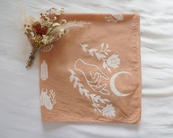 Bandana bio teint botaniquement - impression sculptée à la main - couleurs terre rituelles - design rêve printanier