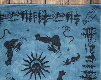 Pañuelo orgánico teñido con motivos botánicos - Estampado tallado a mano - Colores Rituales de la Tierra - Diseño Sky Dancers