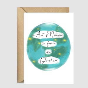 Un Mamaí es Fearr ar Domhain. La mejor mamá del mundo. Tarjeta de felicitación en irlandés. Día de las Madres.