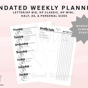Op de afbeelding: Een ongedateerde weekplanner met de tekst "UNDATED WEEKLY PLANNER" bovenaan. De planner bevat secties voor elke dag van de week, met ruimte voor notities en taken. Verkrijgbaar in verschillende formaten, waaronder Letter/HP Big, HP Classic, HP Mini, Half, A5 en Personal.