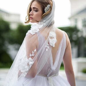Floral Bridal Veil for Wedding with Large Flowers Dreamy Veil in Pink or Ivory 3D Rose Flowers and Leafs Trendy Unique Veil