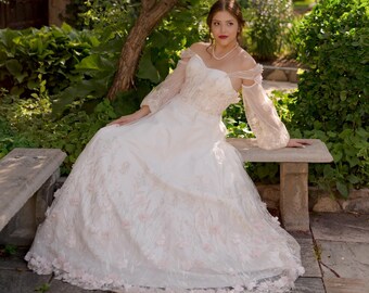 Vestido de novia floral rosa único y extravagante con falda de corte en forma de A y cuentas de perlas: escote corazón