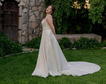 Vestido de novia sencillo, brillante, de corte en A, con escote en forma de corazón y bolsillos: un vestido elegante y glamoroso