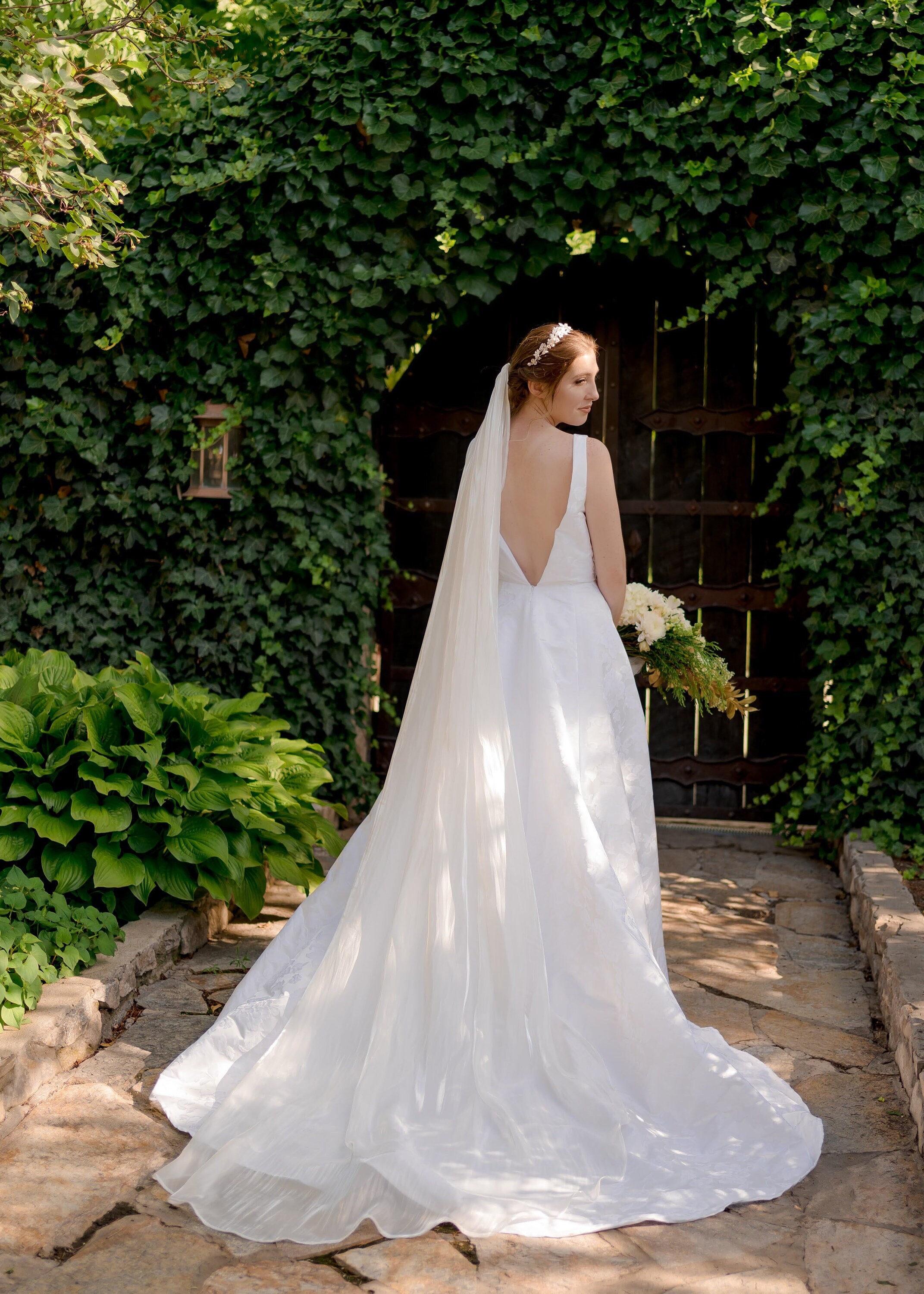 How to Wear a Long Veil for your Outdoor Wedding: Veil Weights