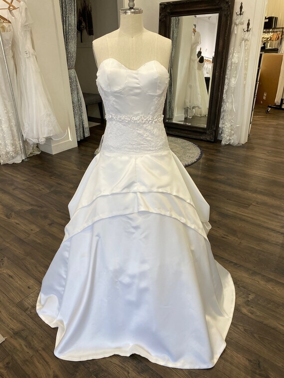 Drop Waist Wedding Dresses - Large Selection | Kleinfeld Bridal