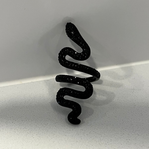 Adjustable snake ring