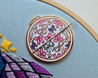 Bow Embroidery Hoop Needle Minder: Magnetic Needle Keeper