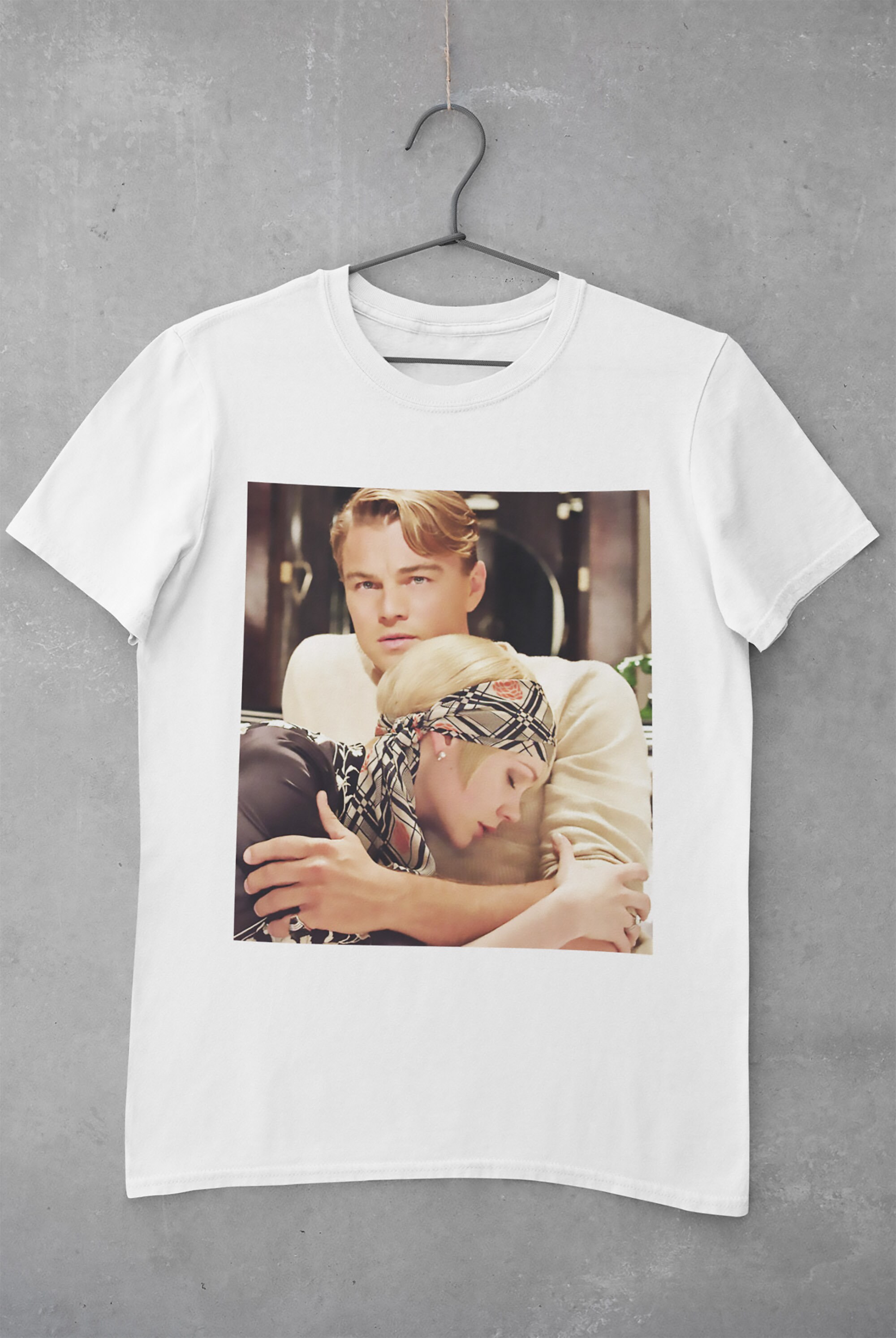 ヴィンテージ レトロ グレートギャツビー レオナルド ディカプリオ 映画ファンアート レオナルド ディカプリオファン向けユニセックスTシャツ -  Etsy 日本, image size:2000x2986