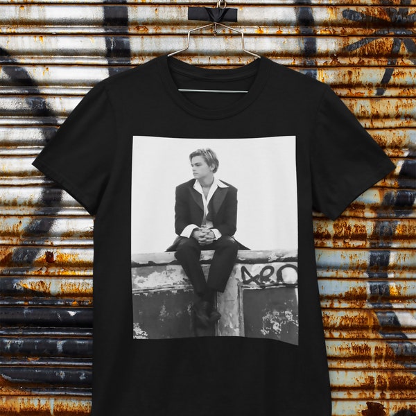 Vintage retro Shirt Young Leonardo DiCaprio retro portrait Shirt Romeo romantic movie portrait Unisex Tee Shirt for Leonardo Dicaprio fans