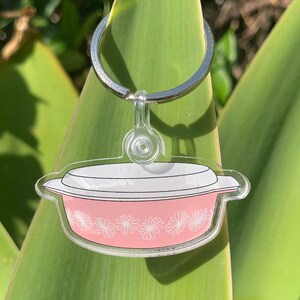 Vintage Pink Pyrex Daisy Cinderella Oval Casserole Keychain - Light Pink - Backpack Charm - Key Accessory - Collectable - Retro - Dishware