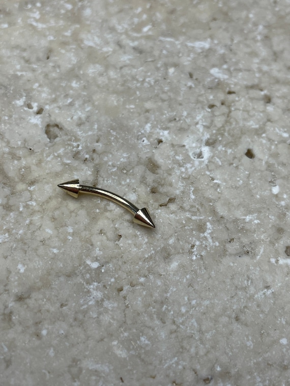 14K Solid Gold Spiked Curved Barbell, 16g, 9 mm Länge, 3 mm Kugeln