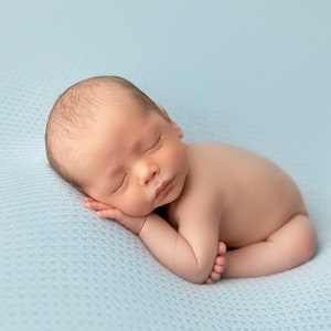 Textured Newborn Photography Backdrop: Stretch Wrap, Baby Posing Fabric bild 8