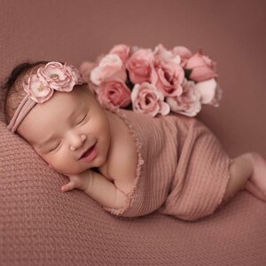 Textured Newborn Photography Backdrop: Stretch Wrap, Baby Posing Fabric bild 10