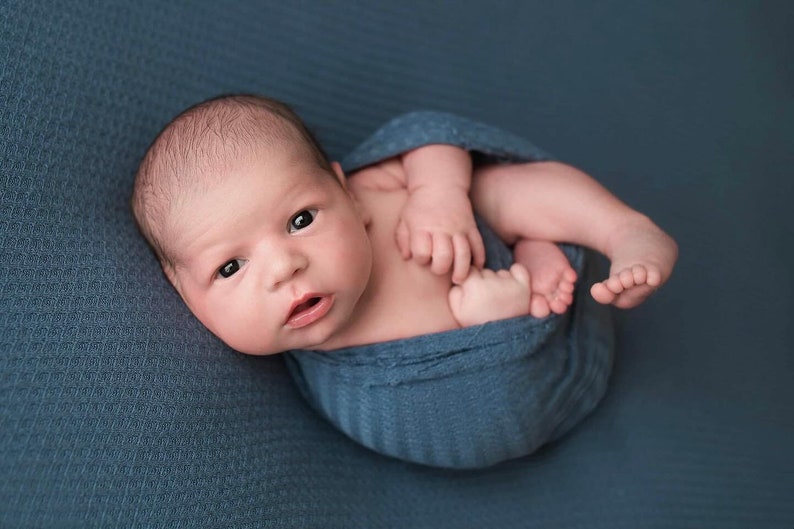 Textured Newborn Photography Backdrop: Stretch Wrap, Baby Posing Fabric bild 9