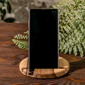 Support pour téléphone en bois, porte-cartes de visite, accessoires minimalistes pour iPhone, cadeau personnalisé pour collègue