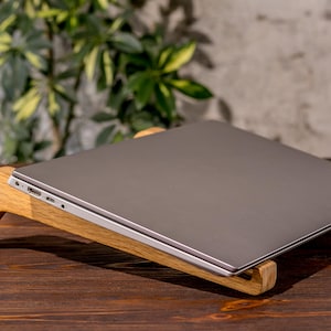 Escritorio personalizado para soporte de computadora portátil, elevador de monitor de computadora portátil de madera, soporte universal para computadora portátil, configuración de escritorio, regalos de oficina