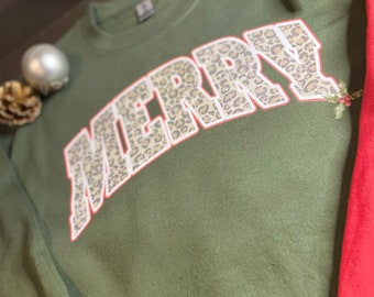Feliz Navidad Sudadera l Camiseta de Navidad l Camisetas l Feliz l Holly Sudadera l Crewneck l Gildan l Regalos de Navidad l Sudadera con capucha
